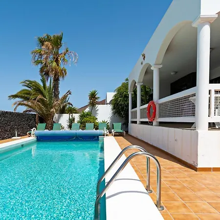 Mariposa Villa *